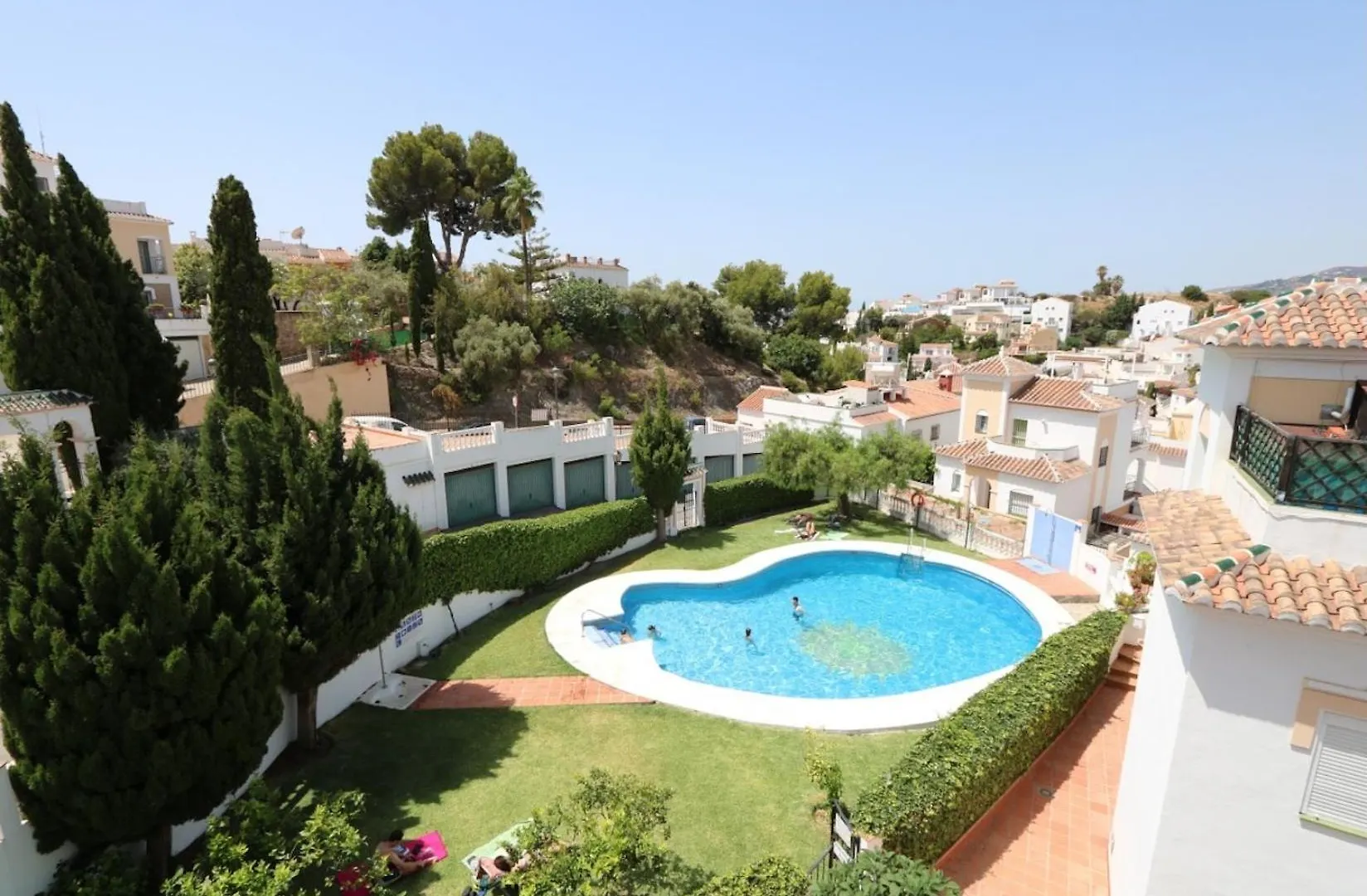 Chic Retreat With A Spacious Garden, Near Burriana Beach Nerja Holiday home