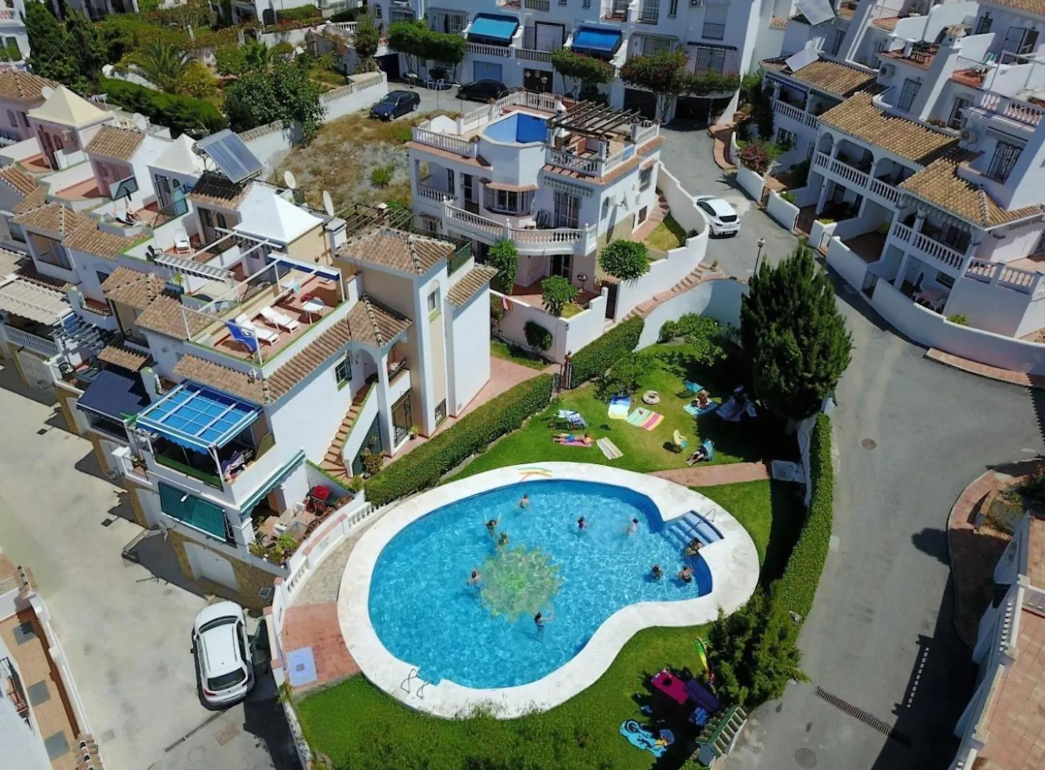 Vakantiehuis Chic Retreat With A Spacious Garden, Near Burriana Beach Nerja