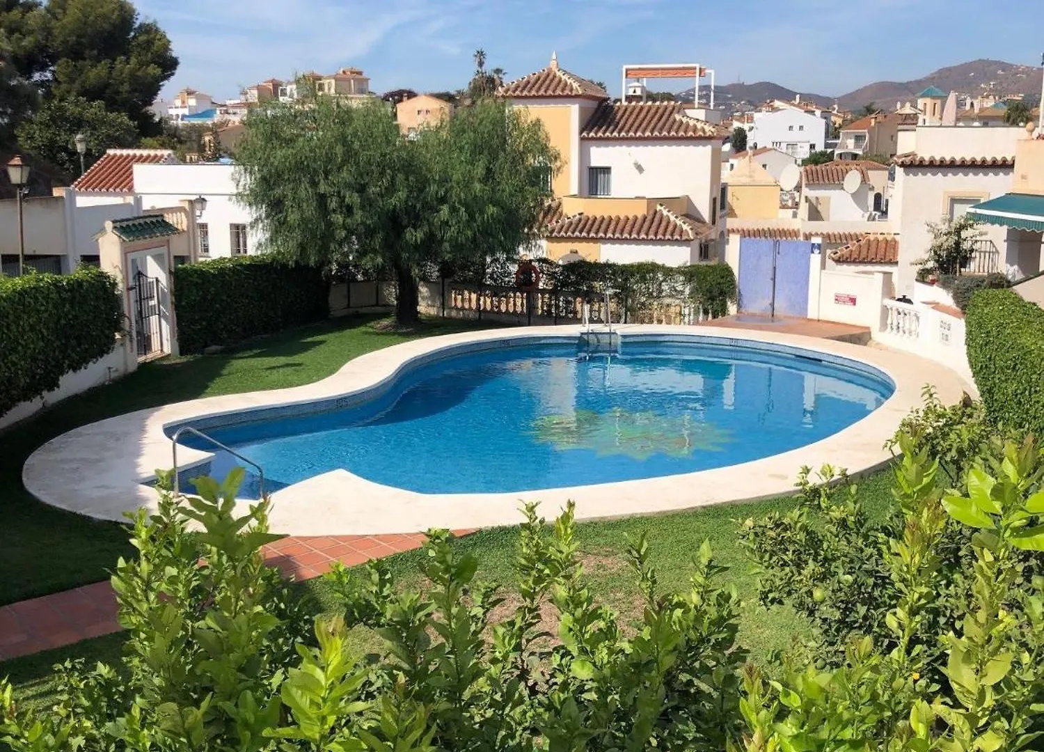 Chic Retreat With A Spacious Garden, Near Burriana Beach Nerja 0*,  Spanje